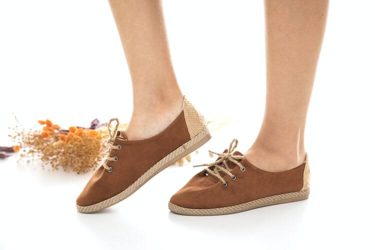 cara-merawat-sepatu-berbahan-suede (1)