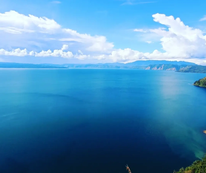 Menikmati Indahnya Danau Toba dan Keunikannya