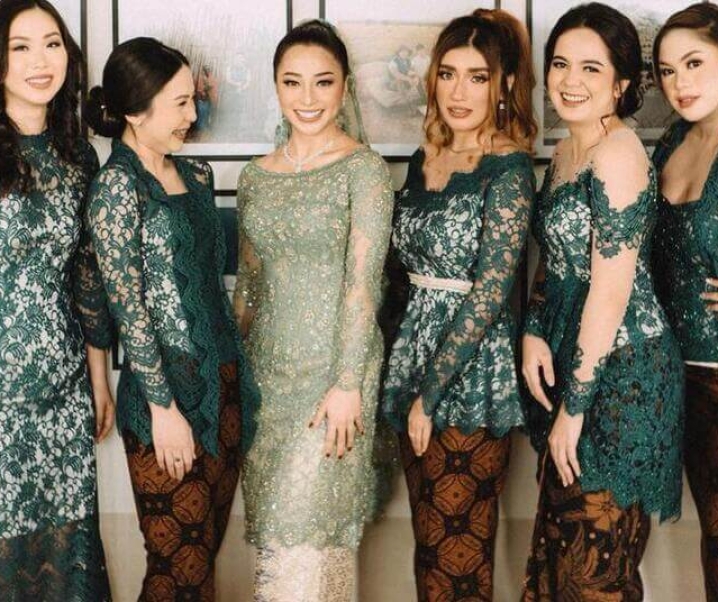 Memilih Warna Kebaya untuk Kulit Sawo Matang, Bikin Kulit Bercahaya