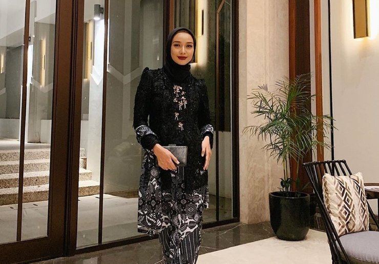 kebaya-hitam