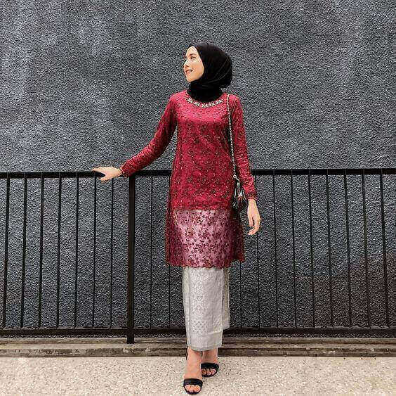 kebaya-merah-maroon