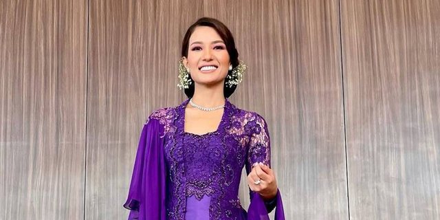 kebaya-ungu