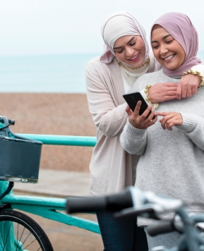 Tips Ampuh Bersihkan Hijab yang Kena Makeup