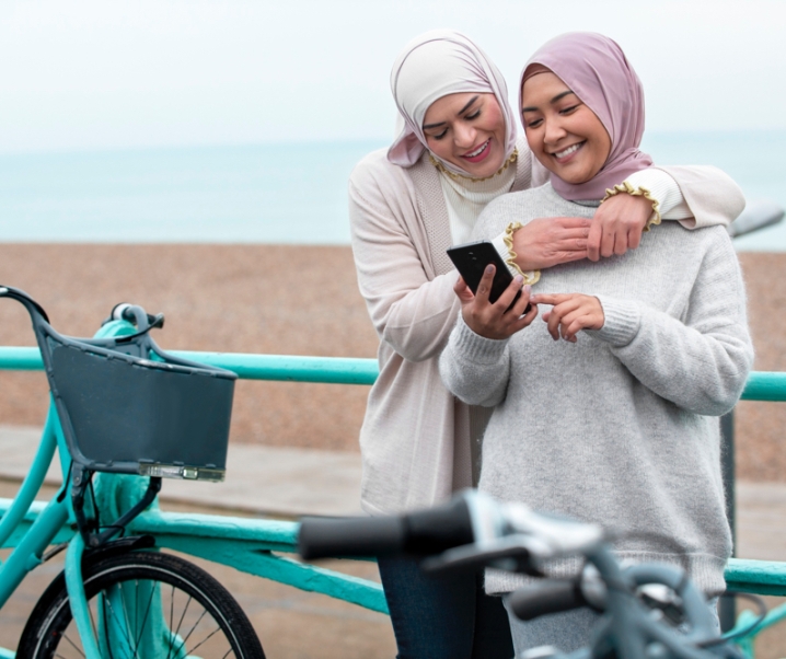 Tips Ampuh Bersihkan Hijab yang Kena Makeup