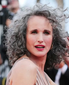 Andie MacDowell: Menua Tidak Mengurangi Kadar Kemenarikan