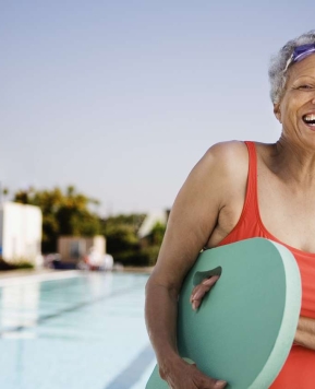 Berenang di Air Dingin sebagai Pereda Gejala Menopause