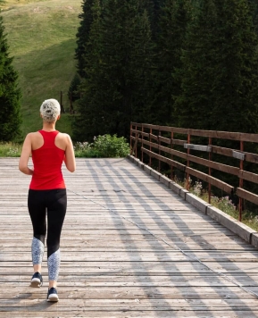 Mindful Walking: 5 Tips Berjalan dengan Kesadaran Penuh