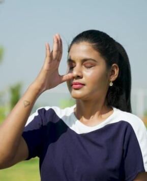 Bernapas dengan Benar: Teknik Pernapasan Pranayama untuk Wanita Platinum